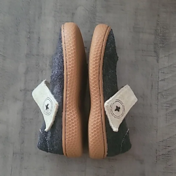 Livie and Luca Mary Jane Style Sneakers With Velcro Size 8 Girls - Picture 3 of 6